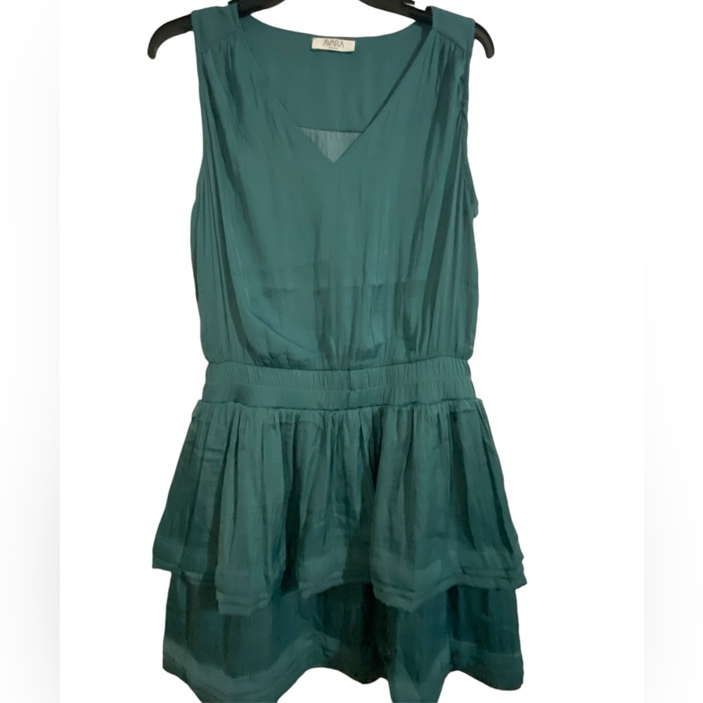 Avara mini dress sz M